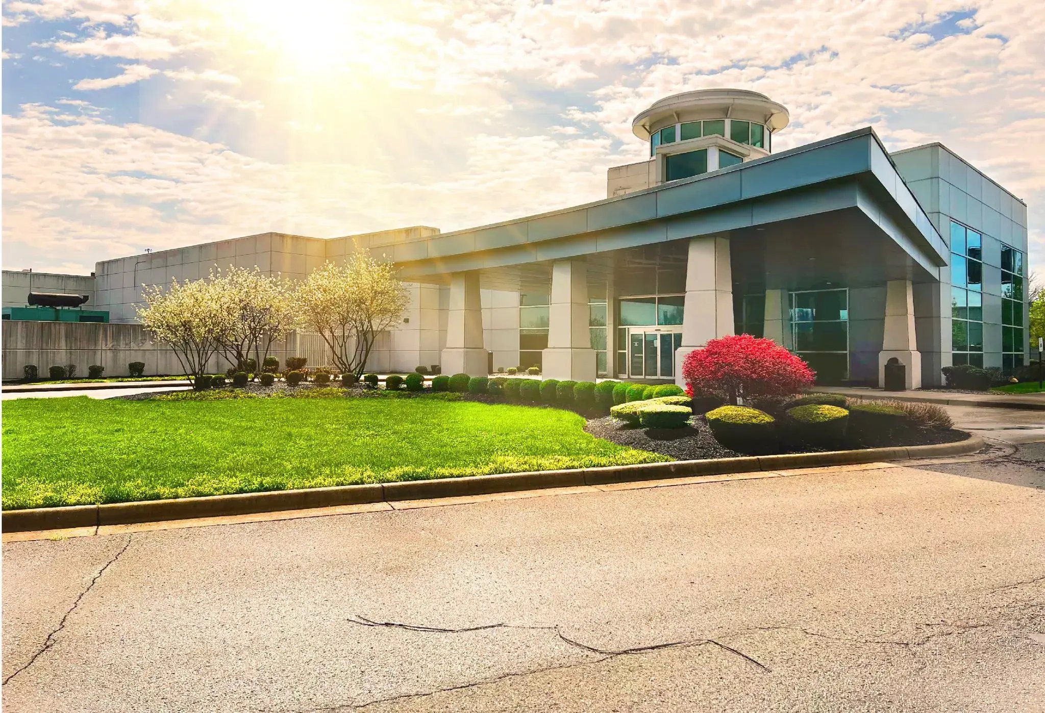 Exterior view of Avenues Recovery Rehab Centre at Lousville basked in sunlight