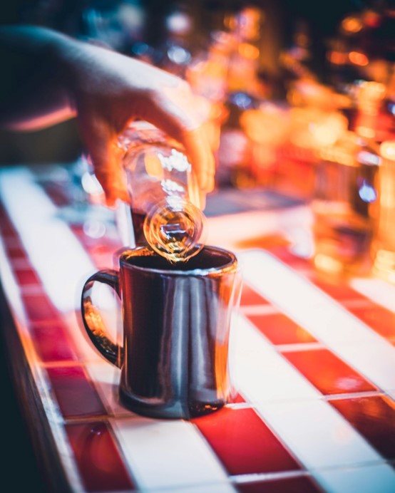 Avenues Recovery lists the signs and symptoms displayed by the high-functioning alcoholic.