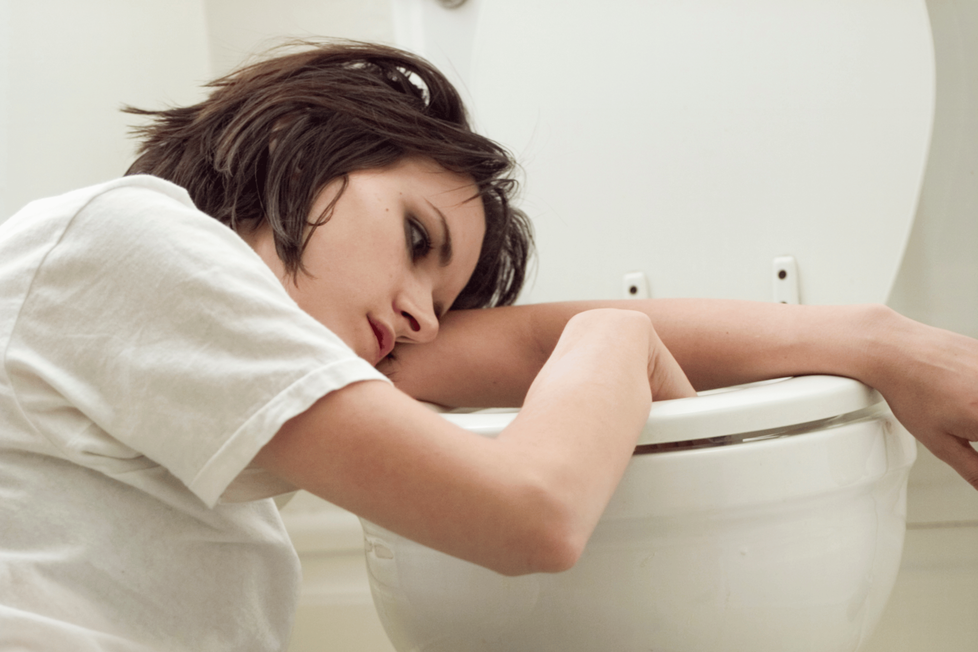 Heroin withdrawal can cause nausea and vomiting, Avenues Recovery warns.