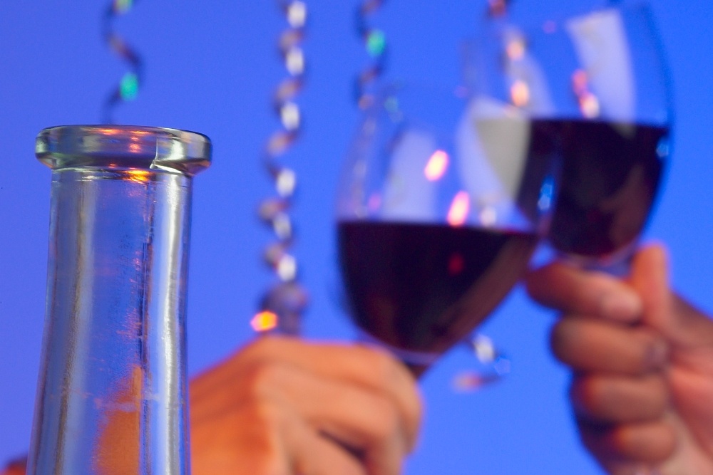 Cocaine and alcohol sharing at parties can be disastrous, Avenues Recovery warns.