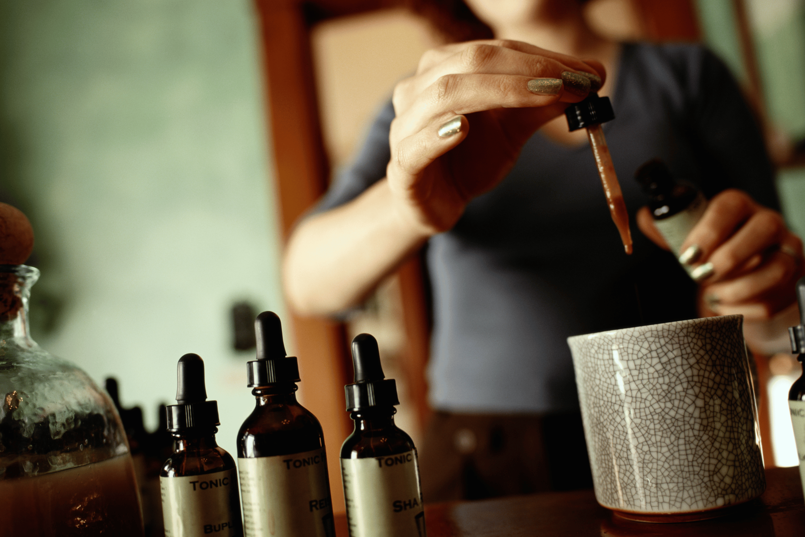 One type of detox for a drug test is herbal tea, Avenues Recovery notes.