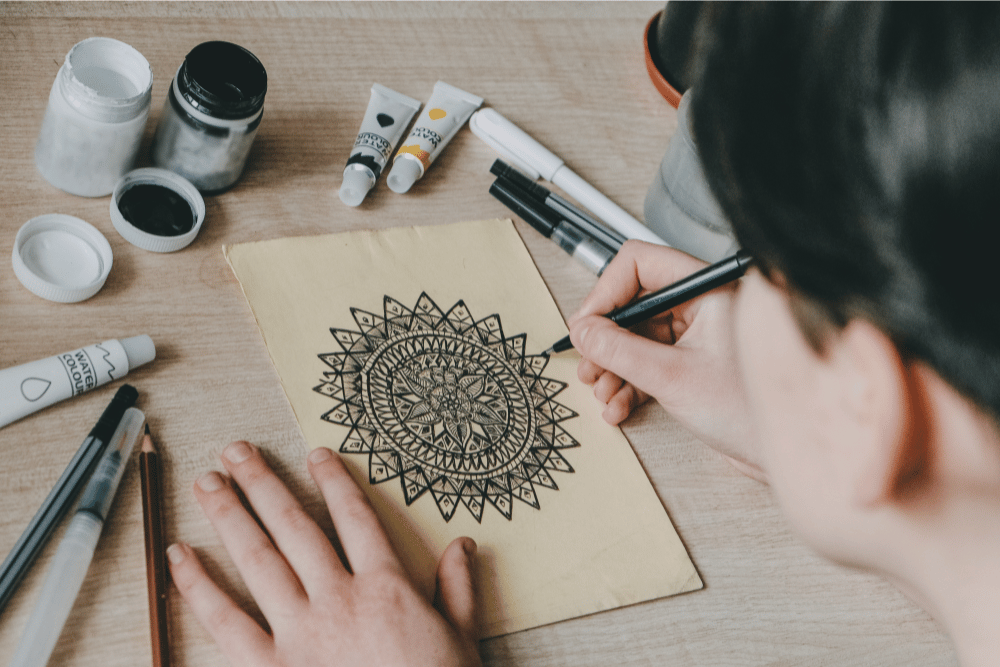 Avenues Recovery demonstrates mandala drawing in art therapy for addiction recovery
