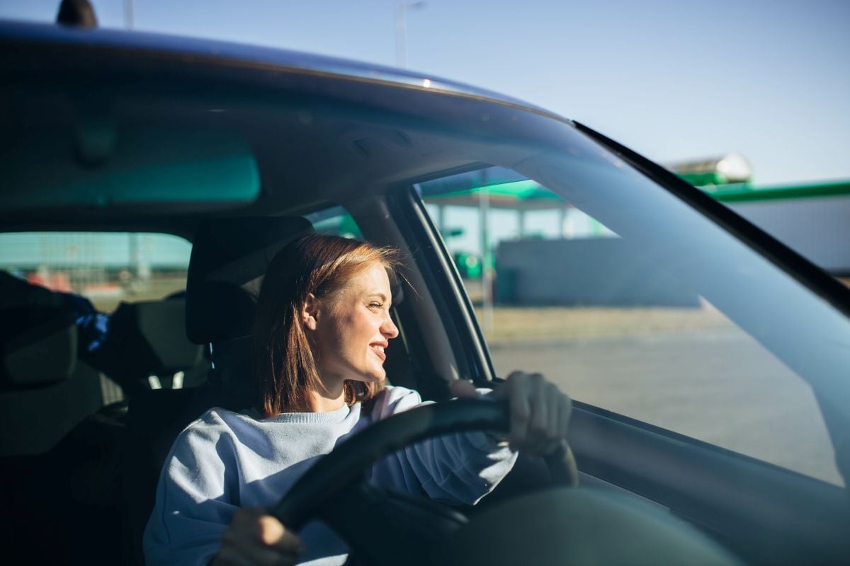 Image of woman driving as Avenues Recovery explores Is Dramamine Addictive?
