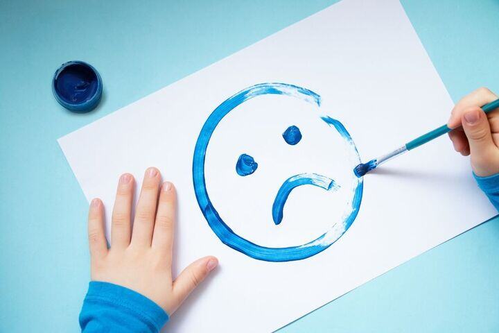 Avenues Recovery explains the link between depression and addiction.